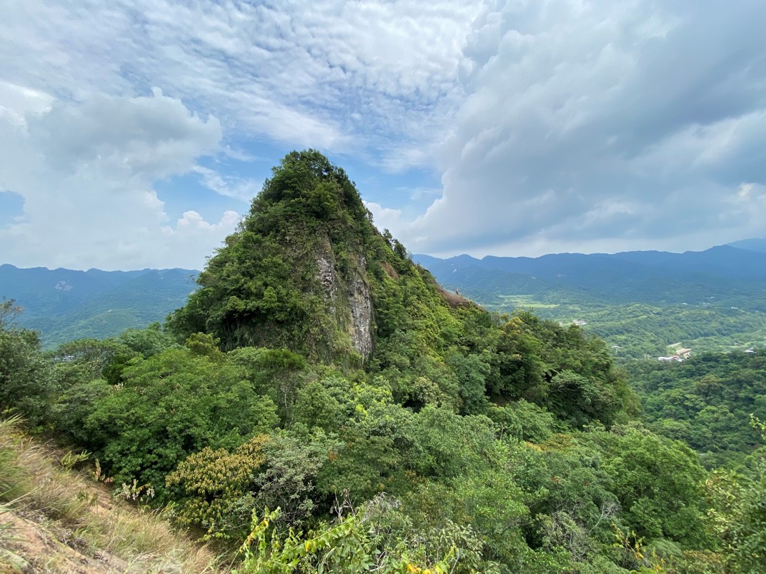 慈母峰遠眺普陀山山形