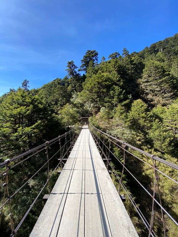 能高瀑布上的吊橋