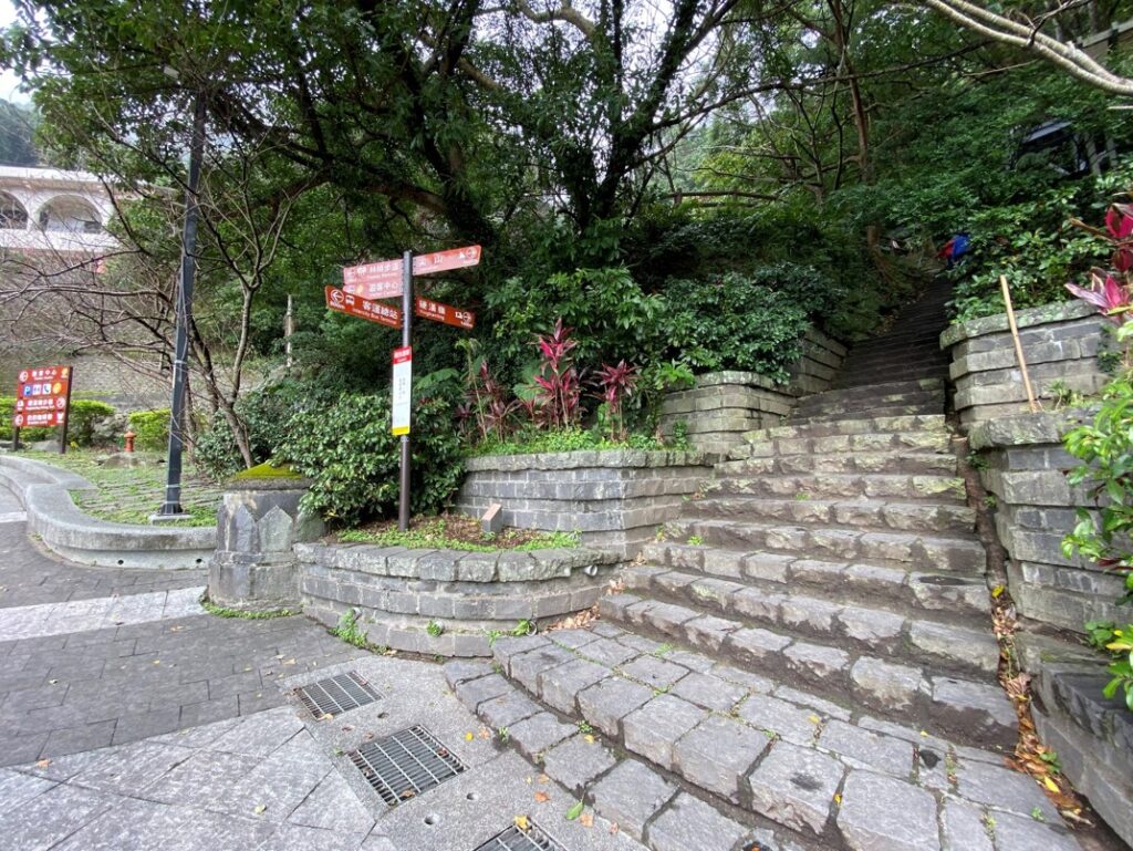 觀音山硬漢嶺步道口