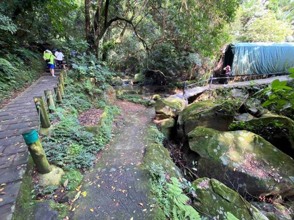 往龍船岩與開眼山岔路