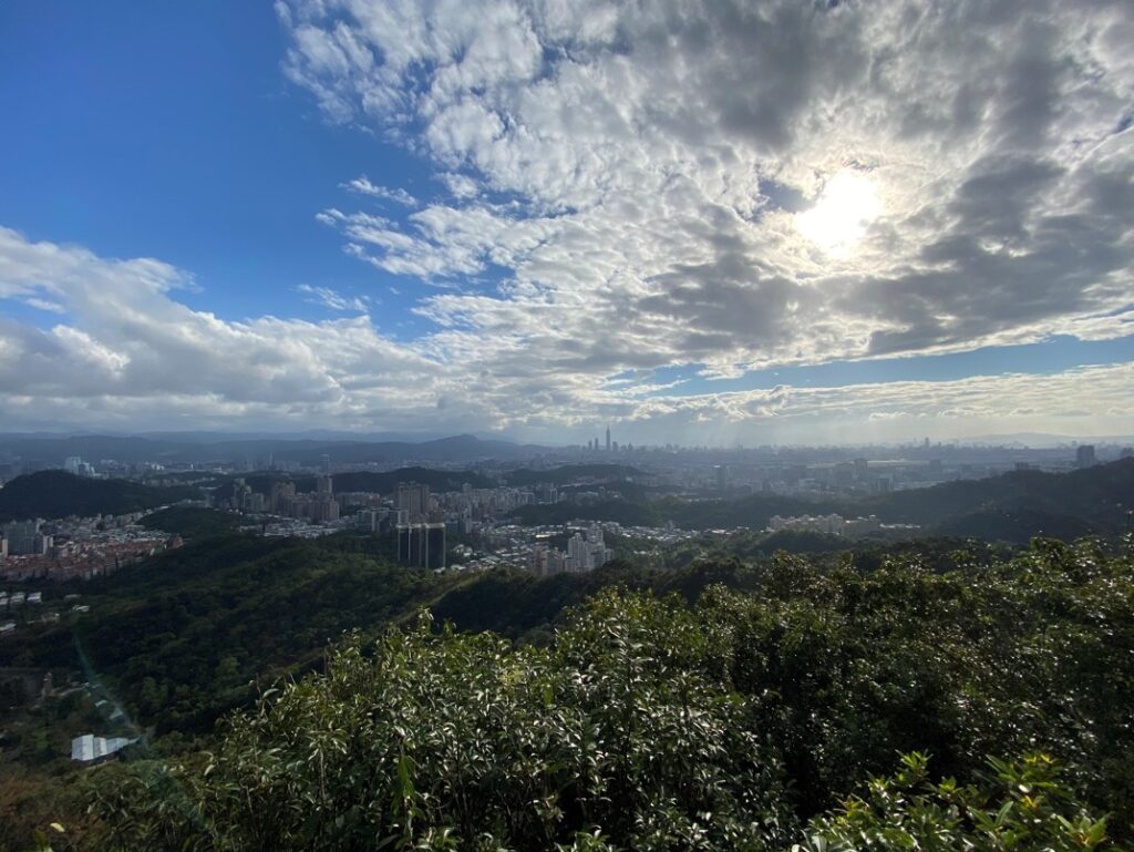 鯉魚山東峰景色