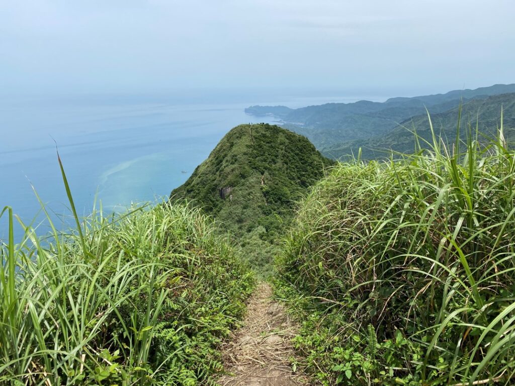 基隆山東峰乍現