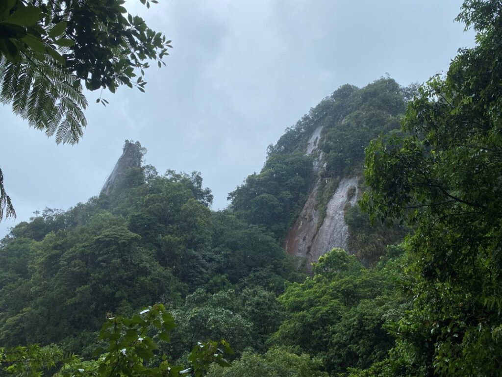 觀音洞遠眺孝子山