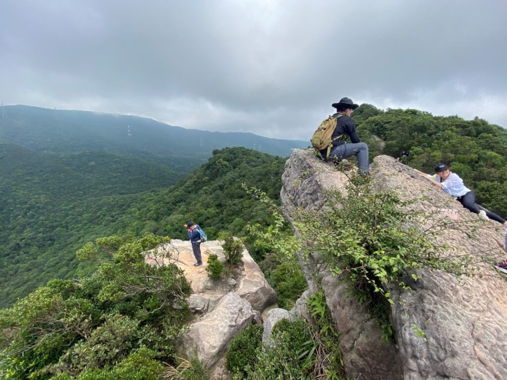 新山的裸岩巨石