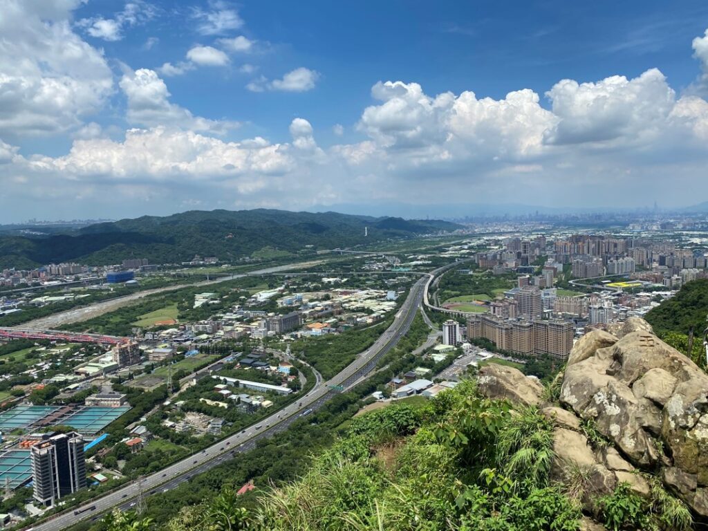 鳶山岩景色