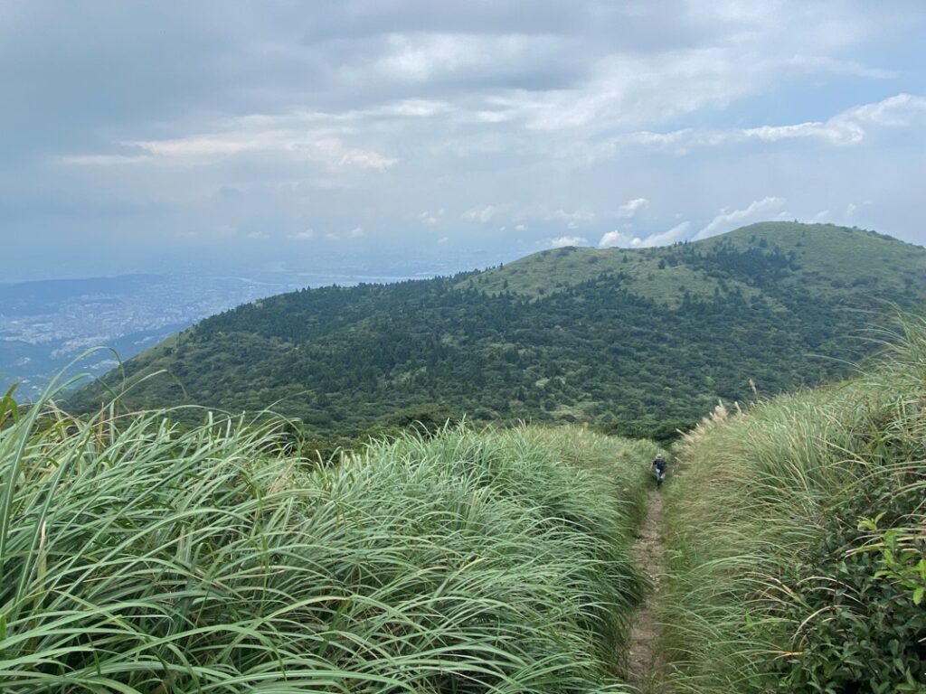 遠眺西峰與南峰