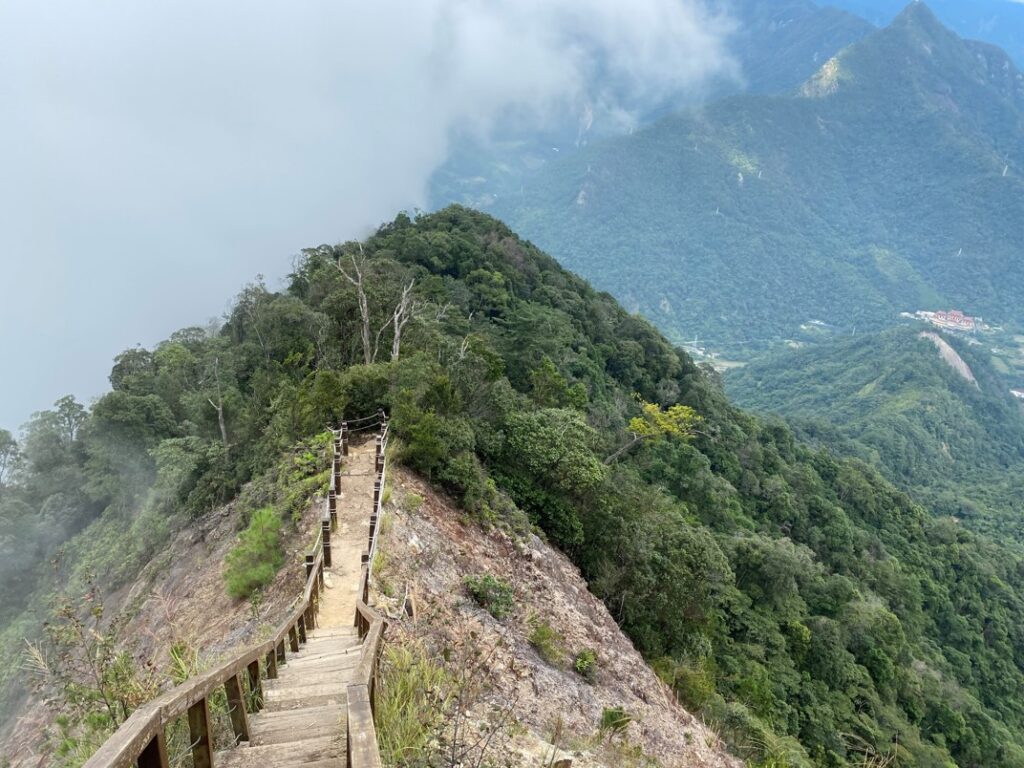 白毛山天梯