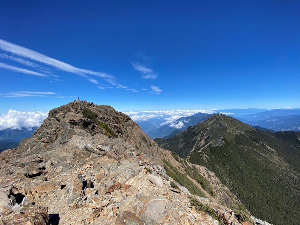 回望主峰與北峰