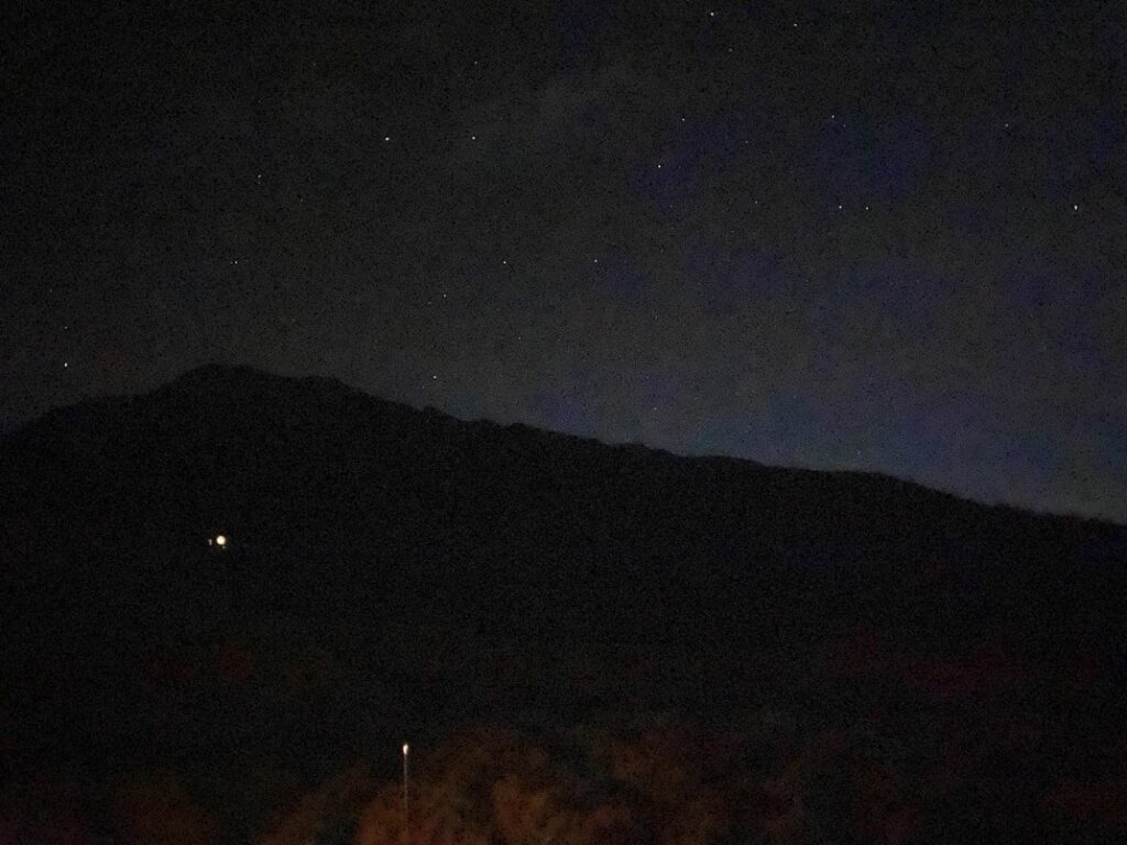 星斗與山巒