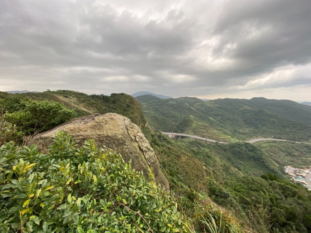 老鷹岩與山景