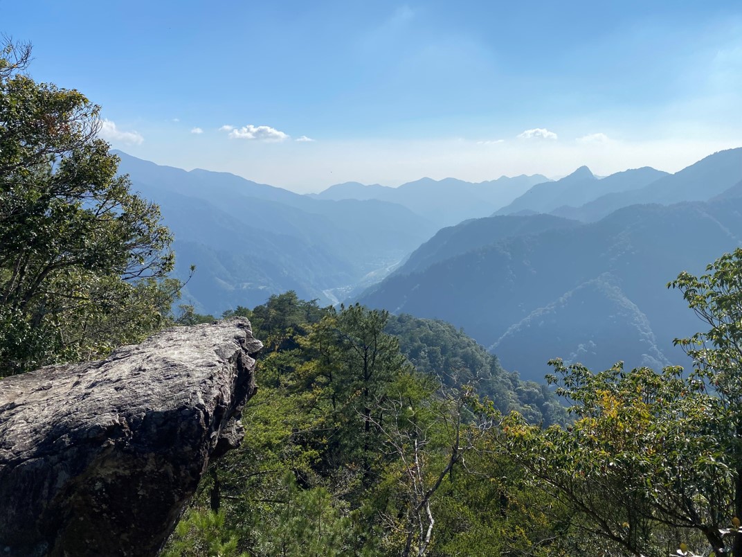 波津加山青蛙石