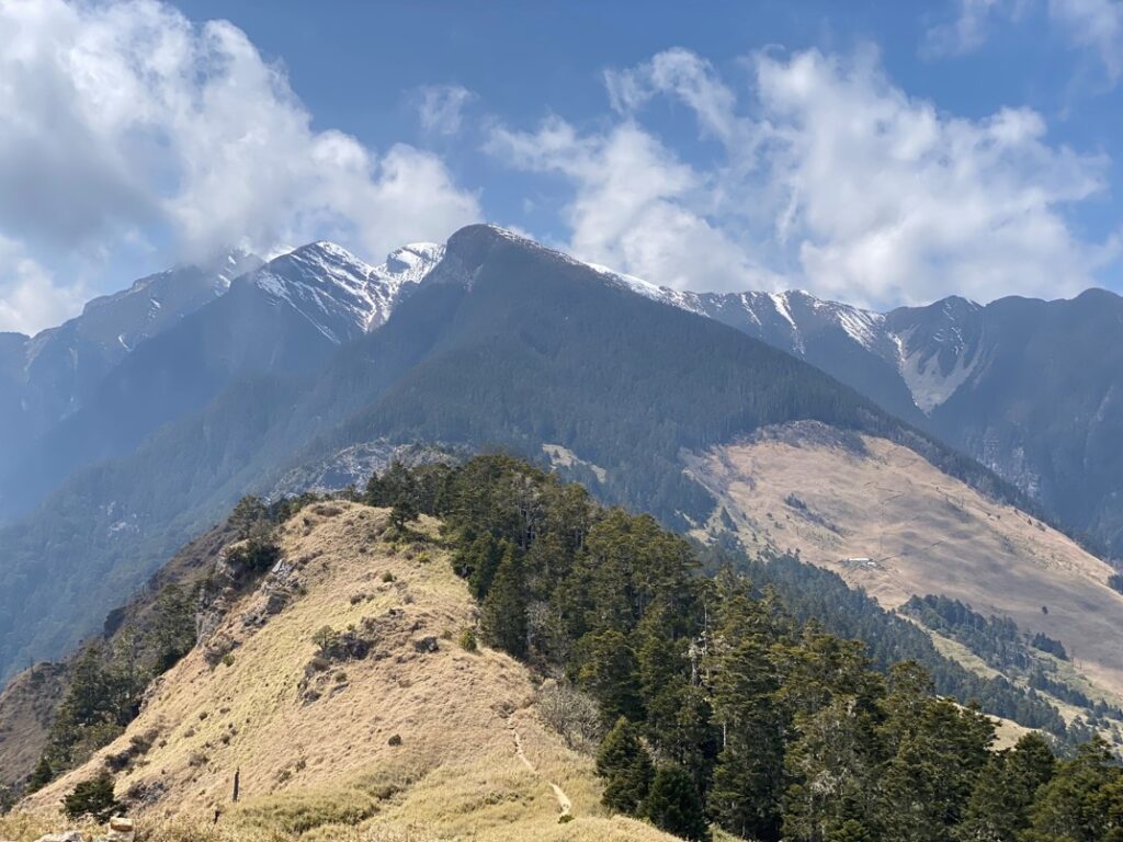 望向雪山主峰